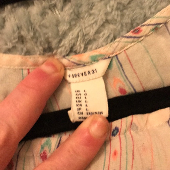 F21 LRG sheer tank w v neck & open back - Picture 5 of 5